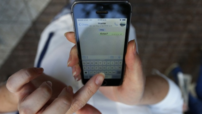 Uganda cobrará impuestos a quienes usen mucho WhatsApp y Facebook