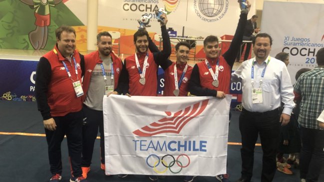 Equipo chileno de florete se colgó la plata en Cochabamba tras ajustado duelo con Brasil