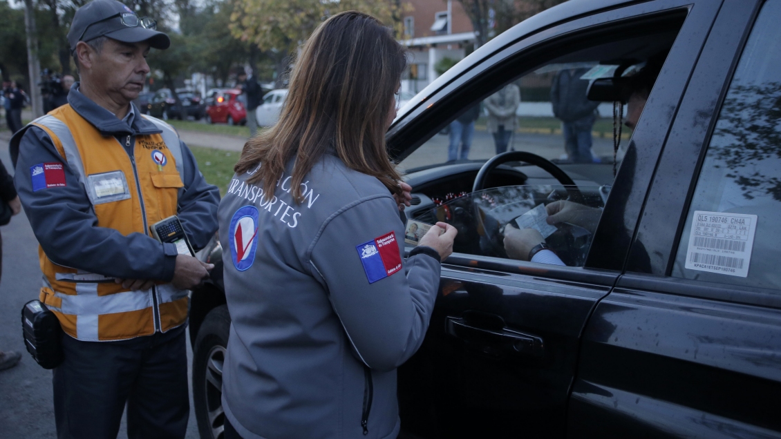 Más de 140 multas diarias a automovilistas en el primer mes de restricción a catalíticos