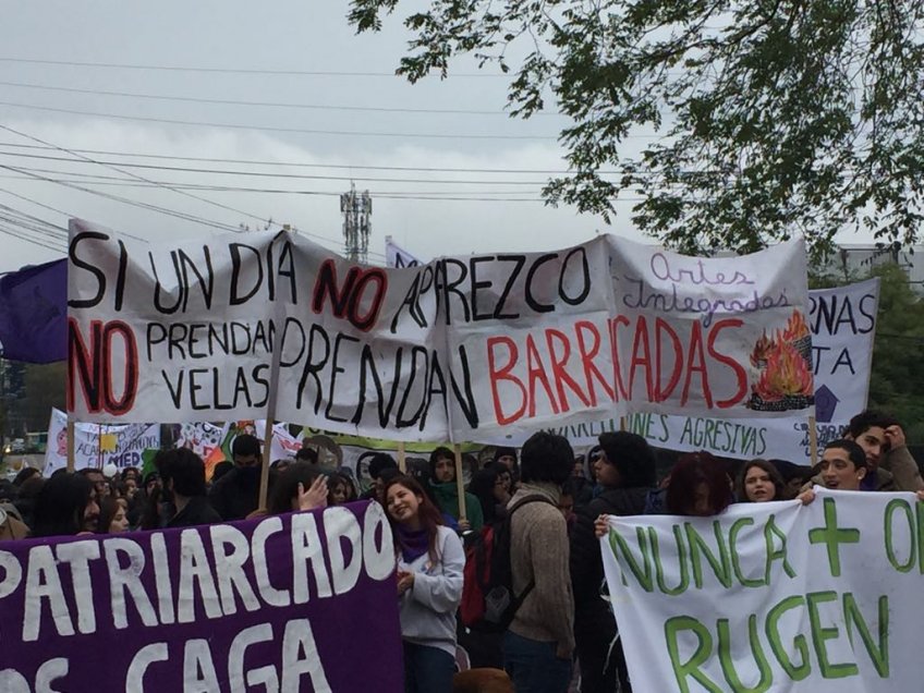 Alumnos de Artes Integradas de la UACh exigen salida de docentes investigados por violencia de género