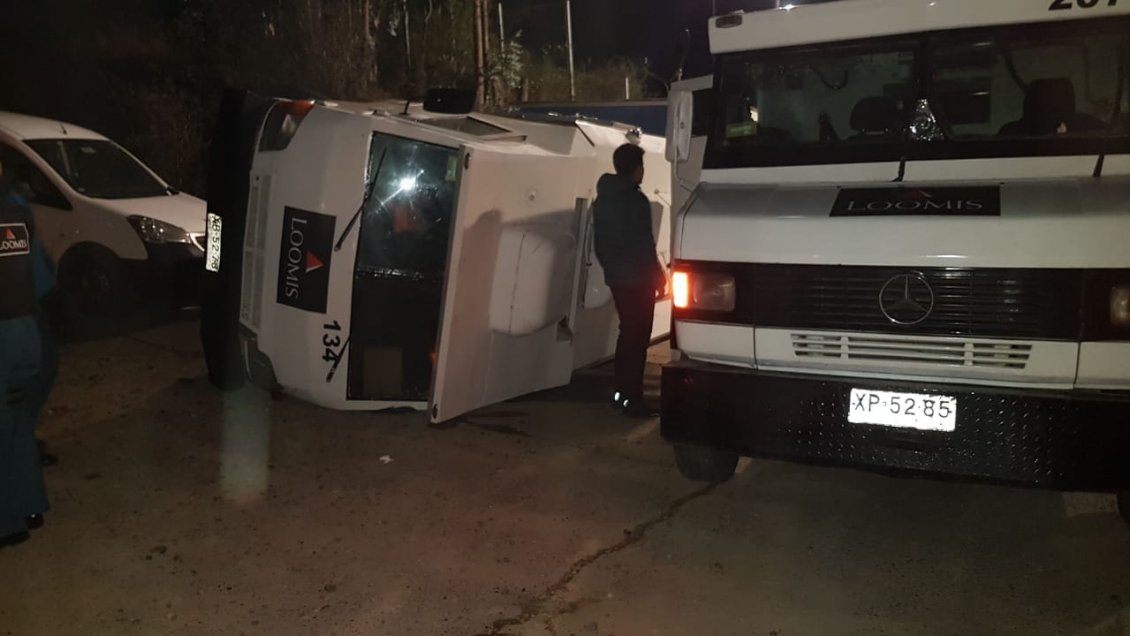 Camión de transporte de valores volcó en Valparaíso
