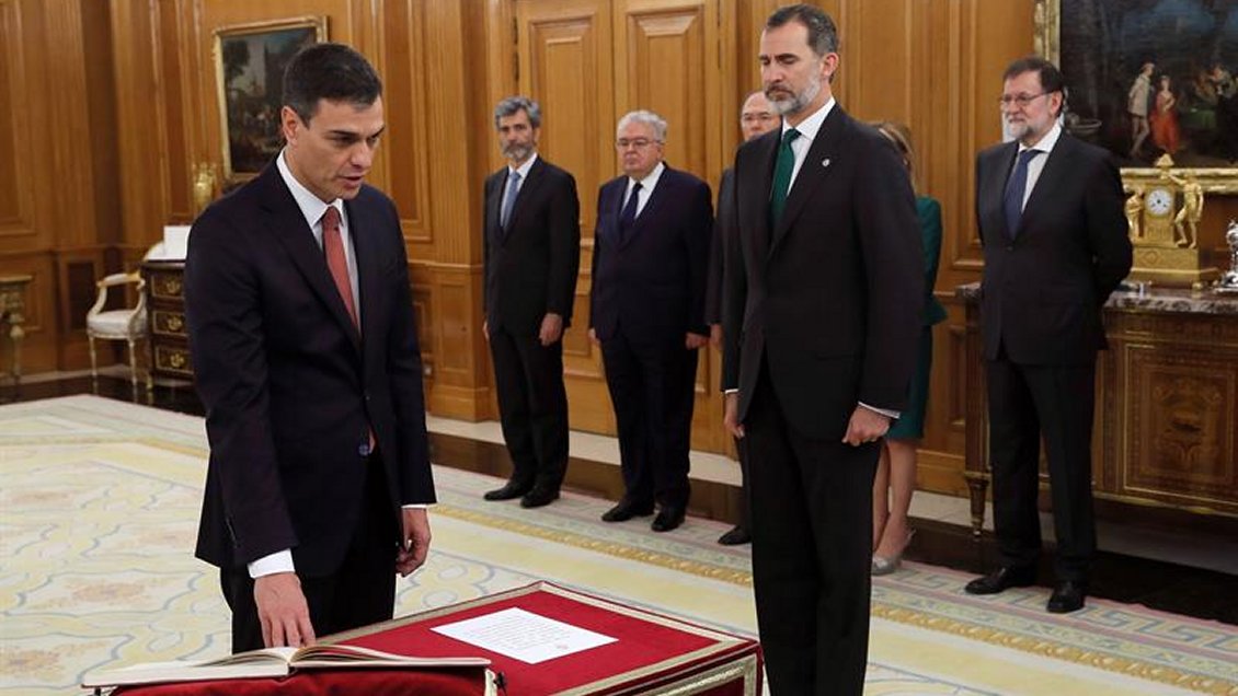 Nuevo presidente español asumió su cargo ante el rey Felipe VI