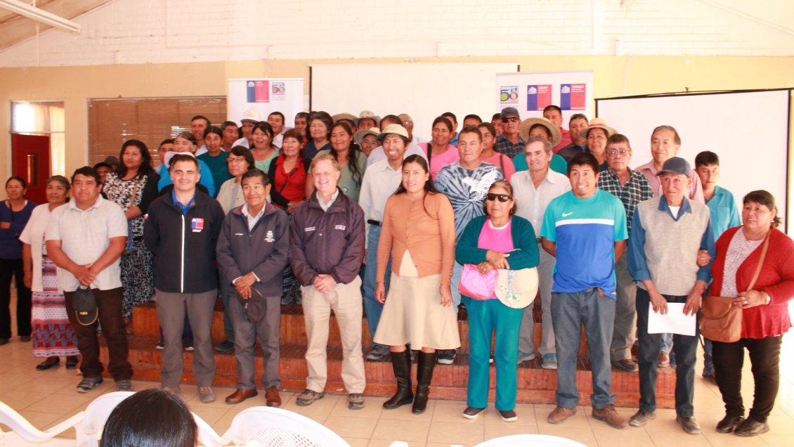 Agricultores de Camiña reciben aportes para mejorar producción