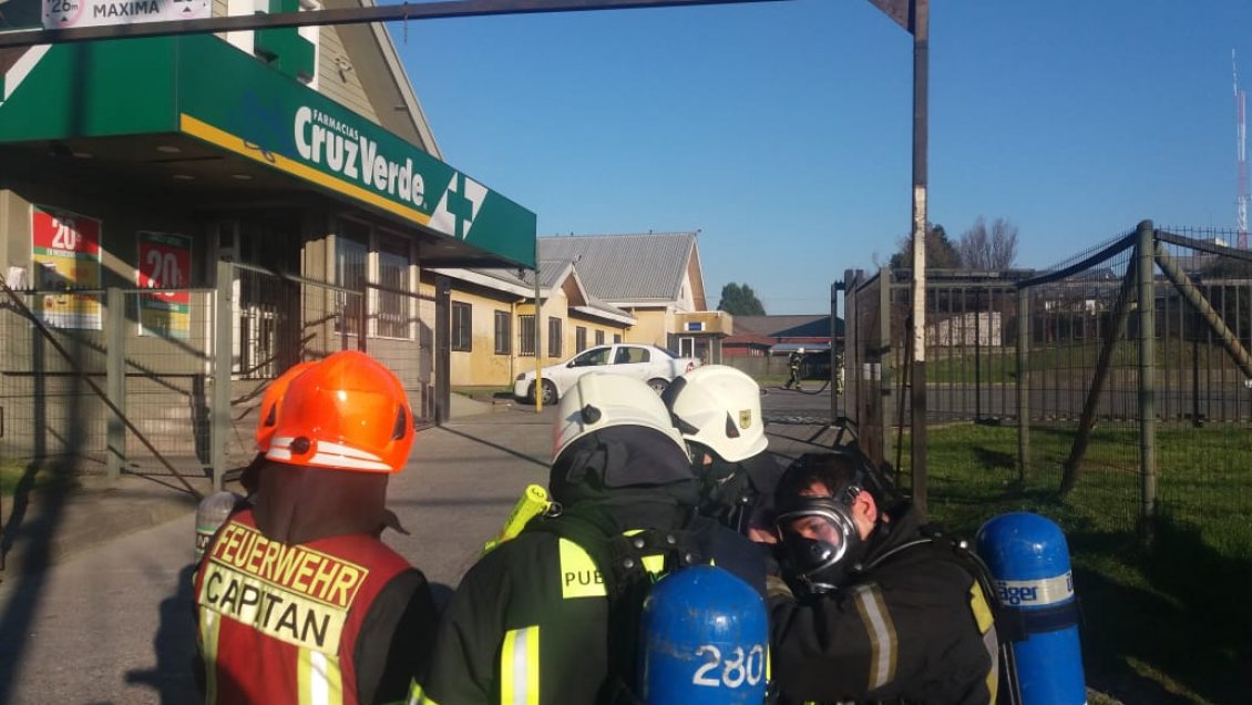 Puerto Montt: Bomberos obligó evacuar laboratorio y farmacia por fuga de gas