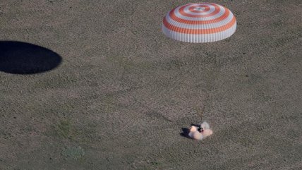   Rusia: Tres astronautas regresaron a salvo de misión en la Estación Espacial Internacional 