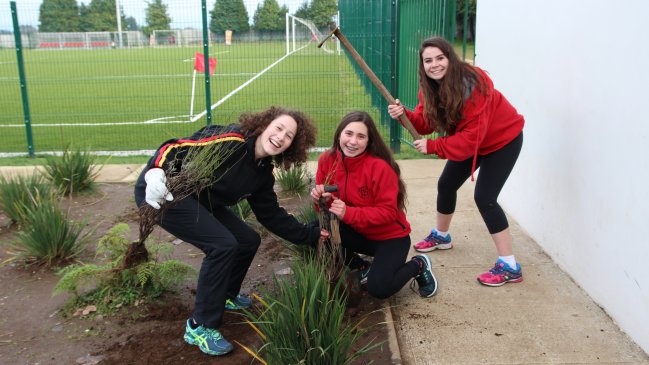 Alumnos del Instituto Alemán de Frutillar se comprometen con el medioambiente