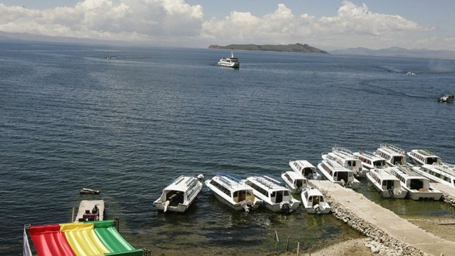 Buscan a turista argentino desaparecido en el lago Titicaca en Bolivia