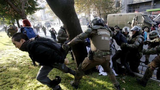 INDH presentó querellas contra Carabineros por brutales golpizas a estudiantes
