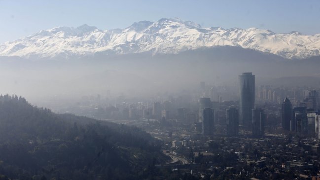 Nueva alerta ambiental regirá este martes en Santiago