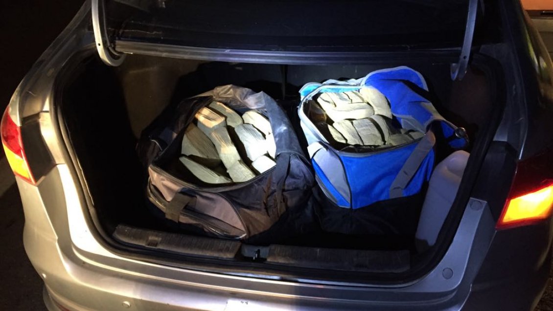 Abandonan automóvil con más de 700 millones de pesos en drogas