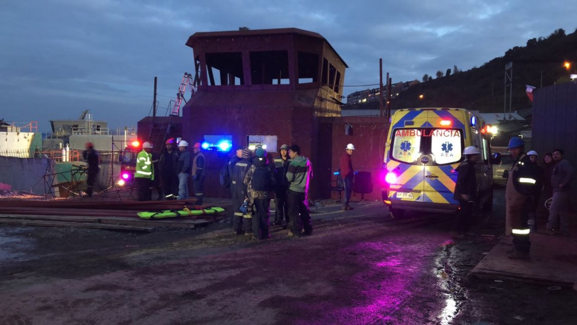 Tres trabajadores lesionados en incendio a bordo de un pontón