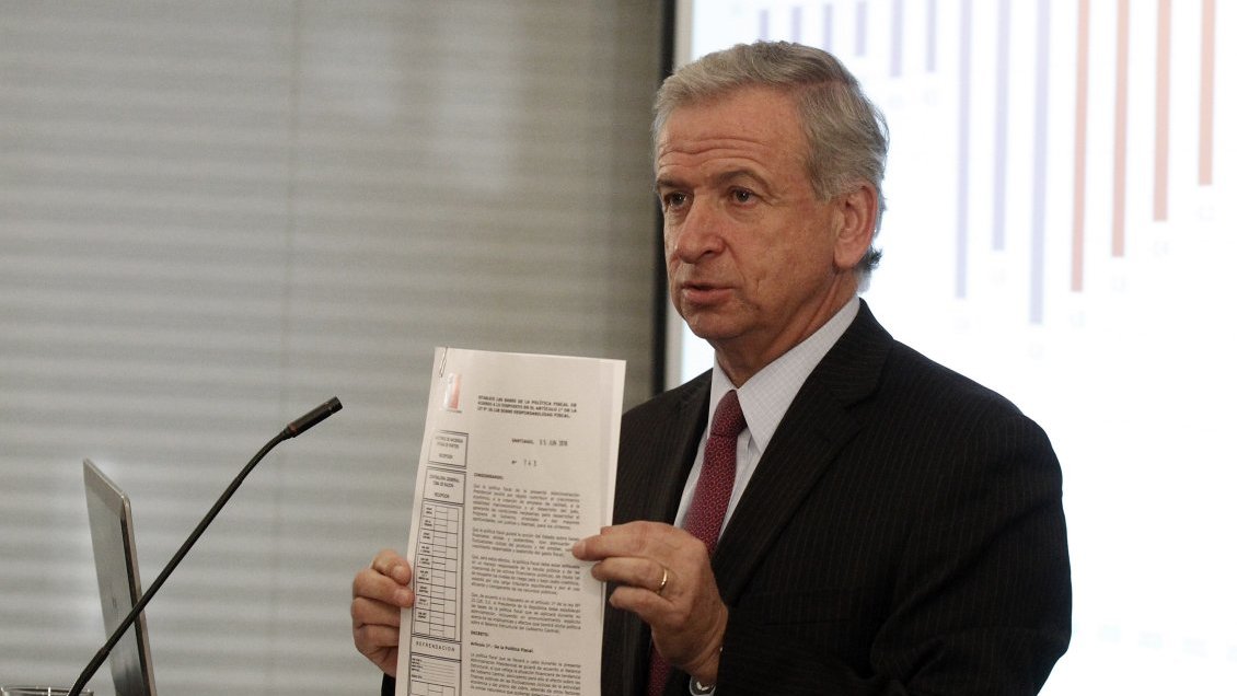 Gobierno presentó compromiso para reducir el déficit fiscal