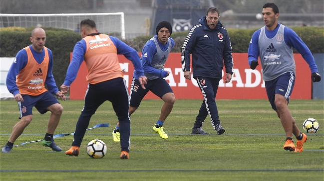 Kudelka paró su primer equipo en U. de Chile con tres atacantes