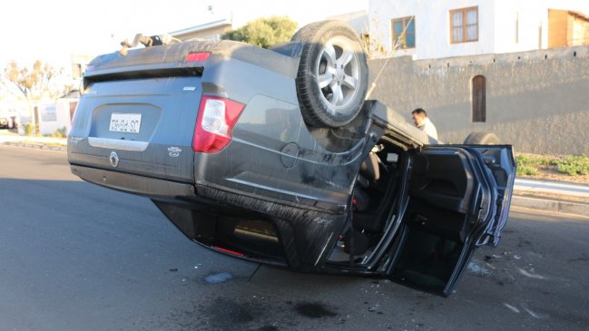 Caldera: Auto volcó dejando tres lesionados