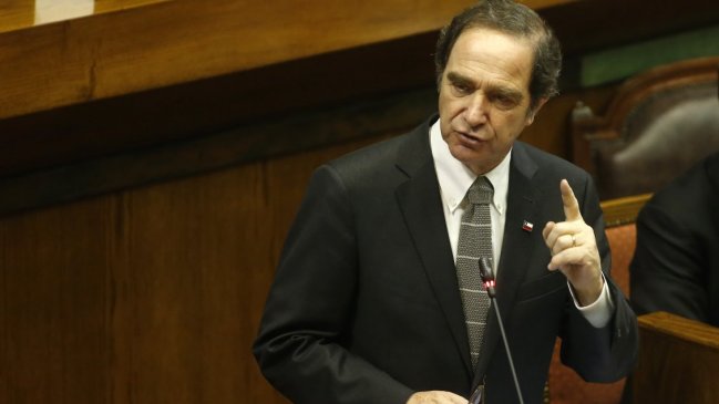 Ministro Hernán Larraín enfrentó una extensa interpelación ante la Cámara de Diputados