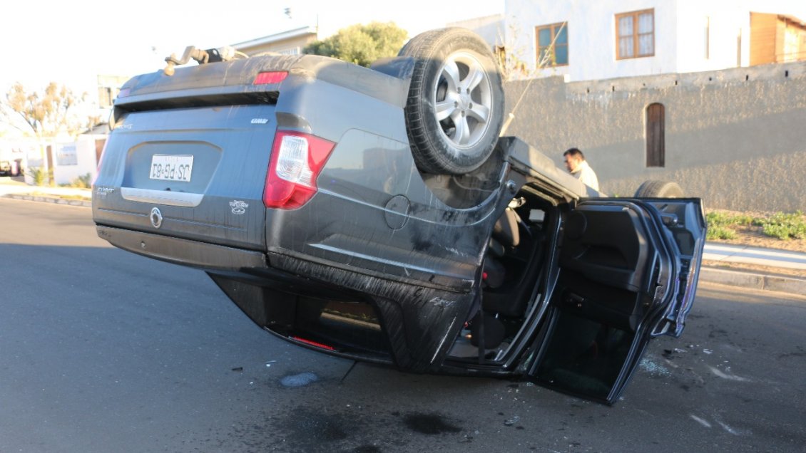 Caldera: Auto volcó dejando tres lesionados