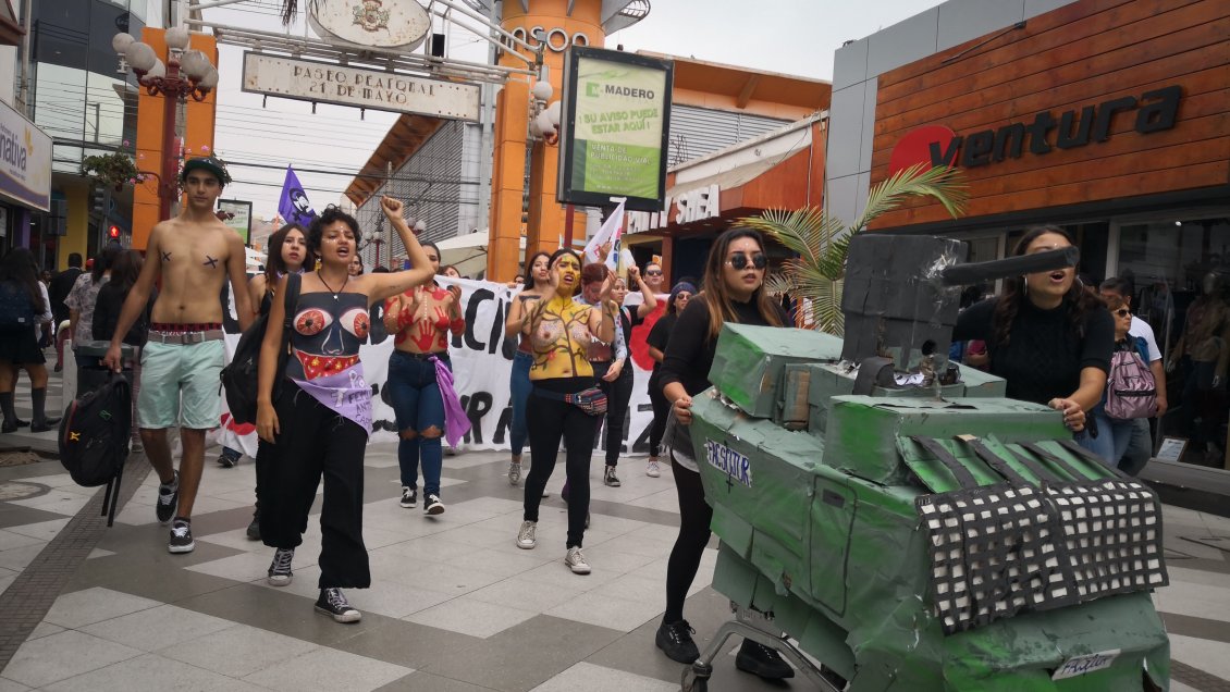 Estudiantes de Arica marcharon en apoyo al movimiento feminista nacional