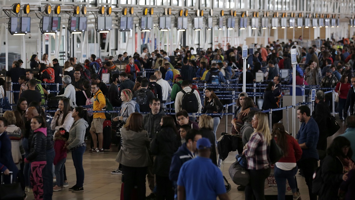 Eligen a Aeropuerto de Santiago entre los peores del mundo