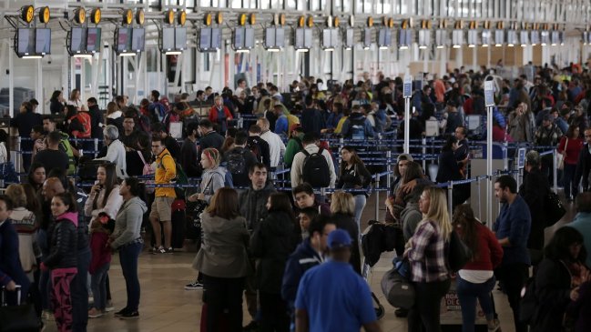 Eligen a Aeropuerto de Santiago entre los peores del mundo