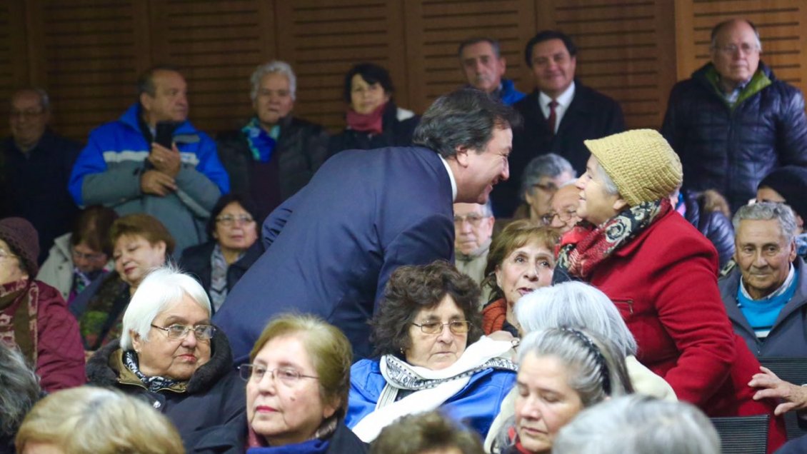 Alcalde de Talca pide eximir a adultos mayores del pago de contribuciones