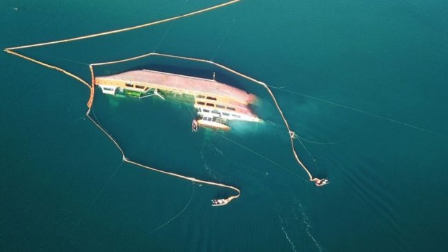 Comienzan trabajos para reflotar barco hundido en isla de Chiloé