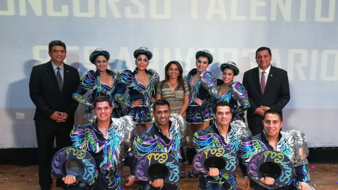 Funcionarios de Arica alzaron el trofeo 