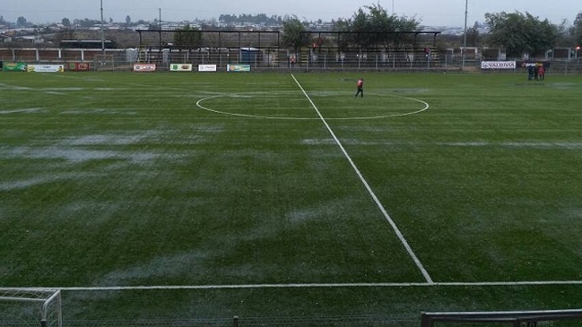 La lluvia obligó a suspender el duelo entre Cauquenes y Curicó por Copa Chile