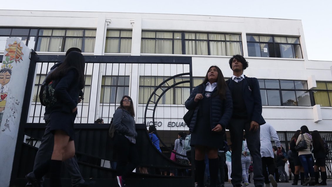 Estas son las comunas que suspendieron clases este lunes por el frente frío