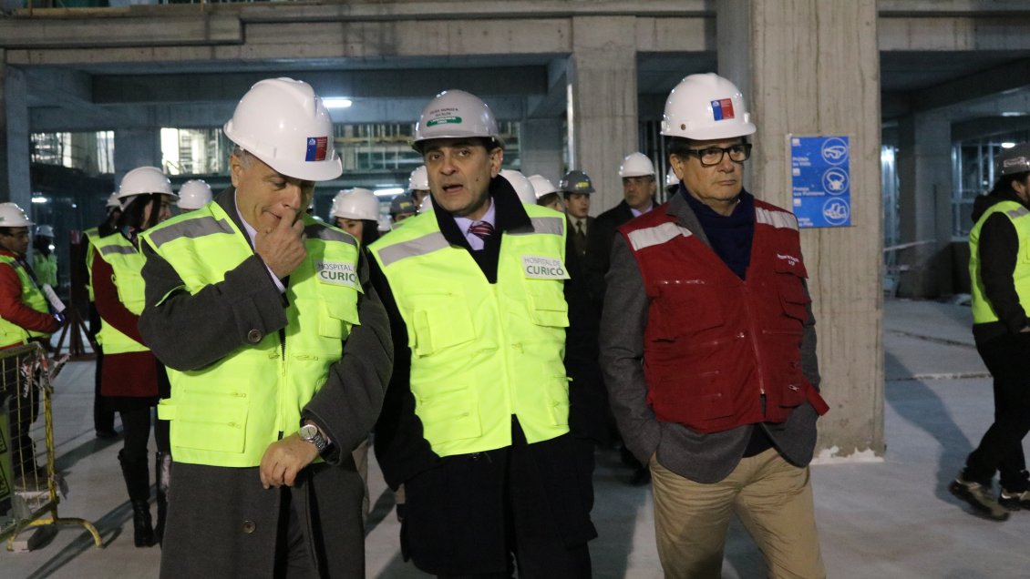 Curicó: Alcalde pide al Gobierno más recursos para atención primaria de inmigrantes