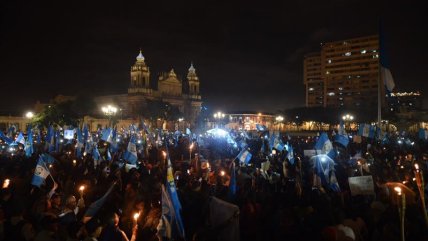   Guatemala: Exigen salida del presidente por incapacidad de reacción tras erupción 