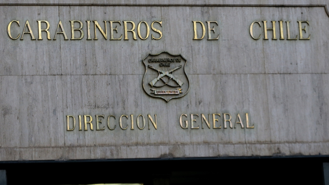 Carabinero fue dado de baja por recibir soborno de 15 mil pesos para no cursar parte