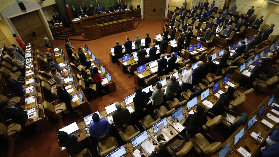 Cámara aprobó acuerdo para pedir a Piñera dar urgencia a proyecto que rebaja dieta parlamentaria