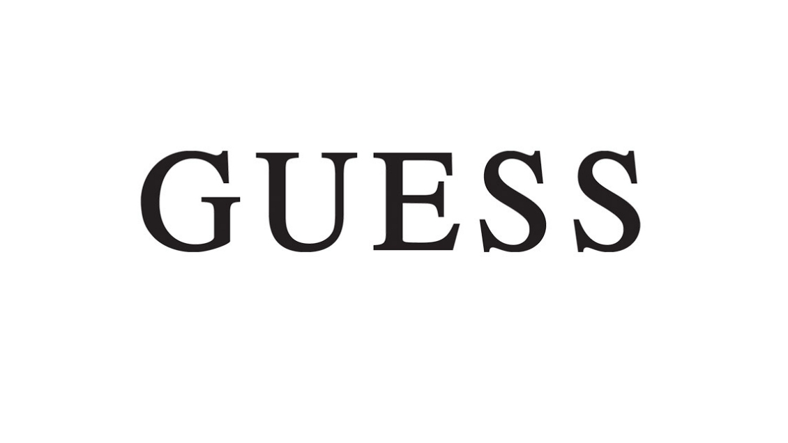 Renuncia cofundador de firma de moda Guess tras acusaciones de acoso sexual