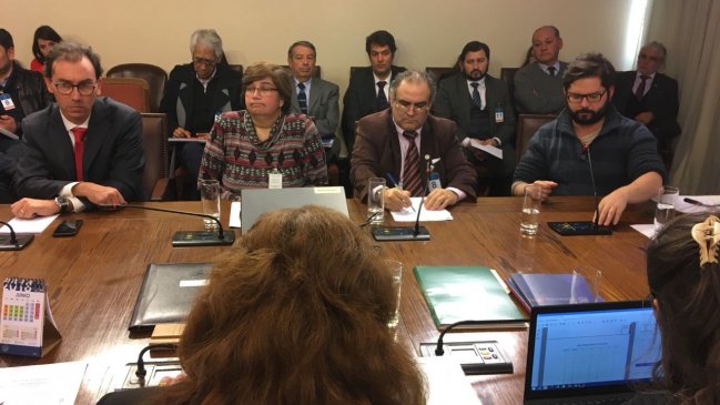 Docentes de Punta Arenas expusieron en el Congreso la crisis que los afecta