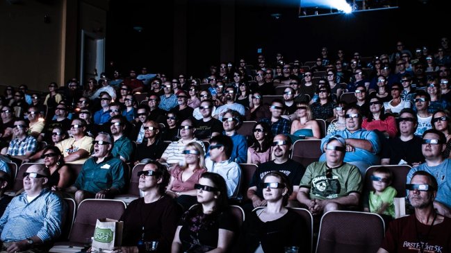 Cinemark deberá pagar indemnización a clienta que se cayó en el baño
