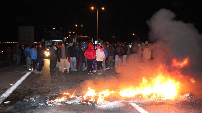 Pobladores de Caldera tomaron la Ruta 5 exigiendo la instalación de energía eléctrica