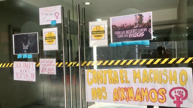 Estudiantes bajaron toma feminista de la Universidad Diego Portales