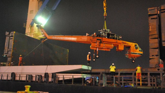 El helicóptero más grande del mundo se despidió de Chile en el puerto de Iquique