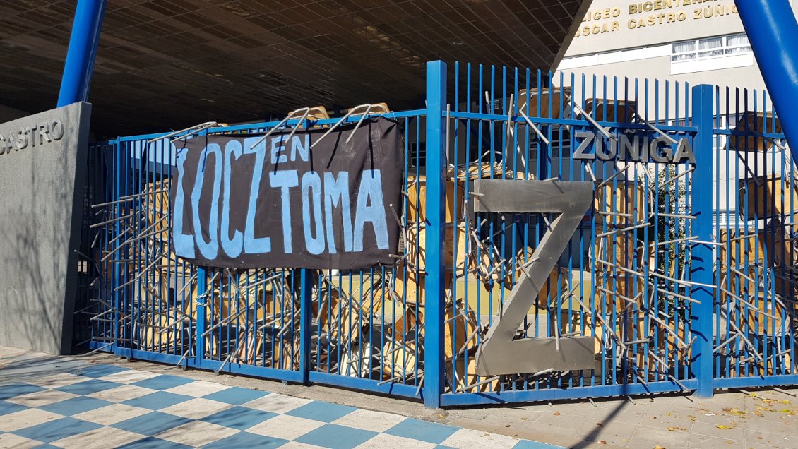 Rancagua: Apoderados de liceo evalúan recurso de protección para poner fin a toma