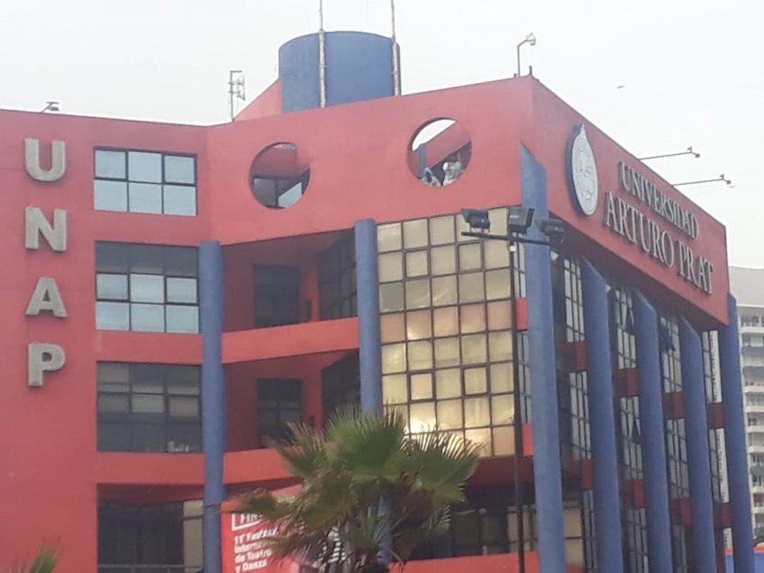 Encapuchados se enfrentaron con Carabineros en la UNAP de Iquique: Hay dos detenidas