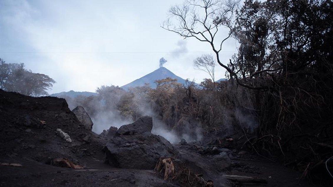 Volcán de Fuego: Siete explosiones por hora y avalanchas moderadas
