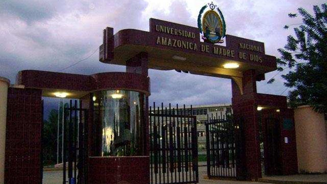 Polémica en Perú por universidad que prohíbe a sus estudiantes asistir con 