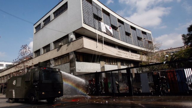 Nueva toma en el Instituto Nacional: Alcalde amenazó con repitencias