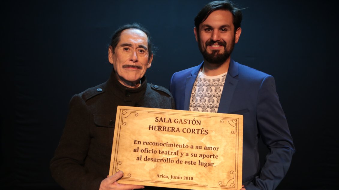 El teatro ariqueño rindió homenaje al destacado actor local Gastón Herrera