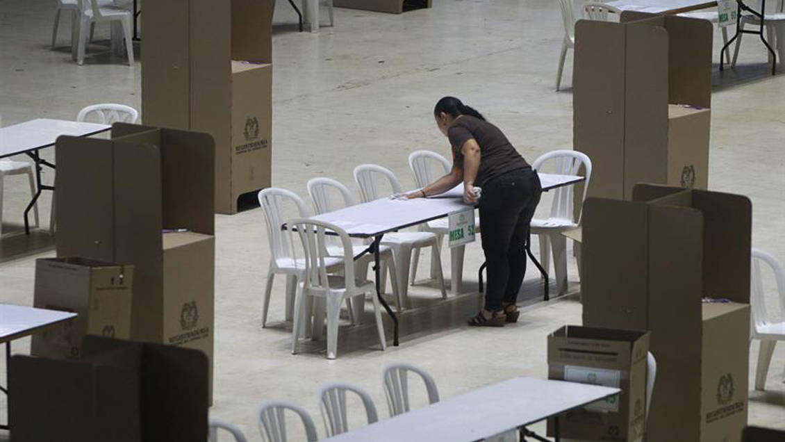 Del porno al bioterrorismo: Las noticias falsas acechan previa de las presidenciales de Colombia