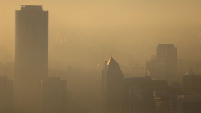 Expertos advierten sobre efectos de contaminación en Santiago
