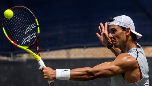 Nadal entrenó en el pasto del Mallorca Open en su camino a Wimbledon