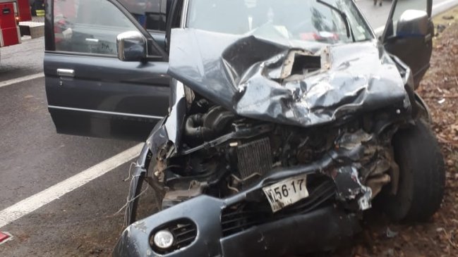 Seis personas lesionadas dejó choque entre minibús y un auto en Región del Maule