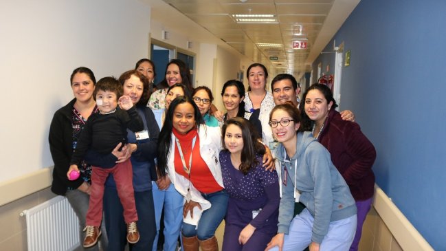 Dan de alta a niño después de más de 1.000 días hospitalizado