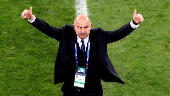 Técnico de Rusia: Lo mejor son los tres puntos y la alegría de los seguidores